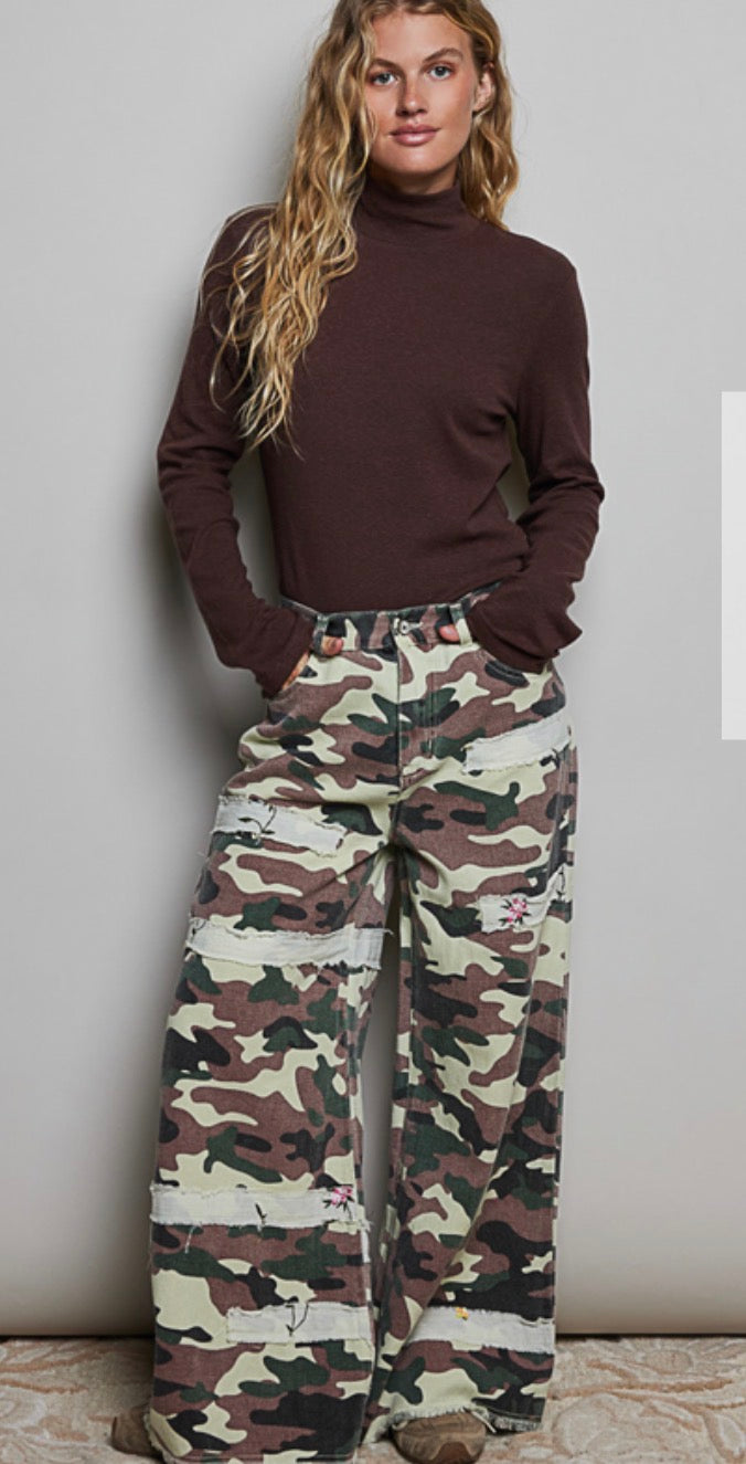 By Pol Wide-Leg Camo Cargo Pants